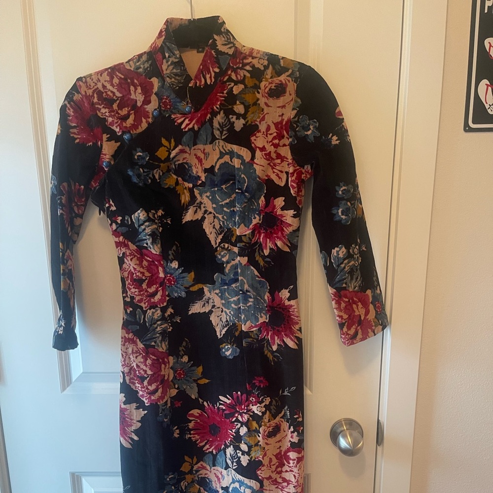 Chinese velvet flower cheongsam